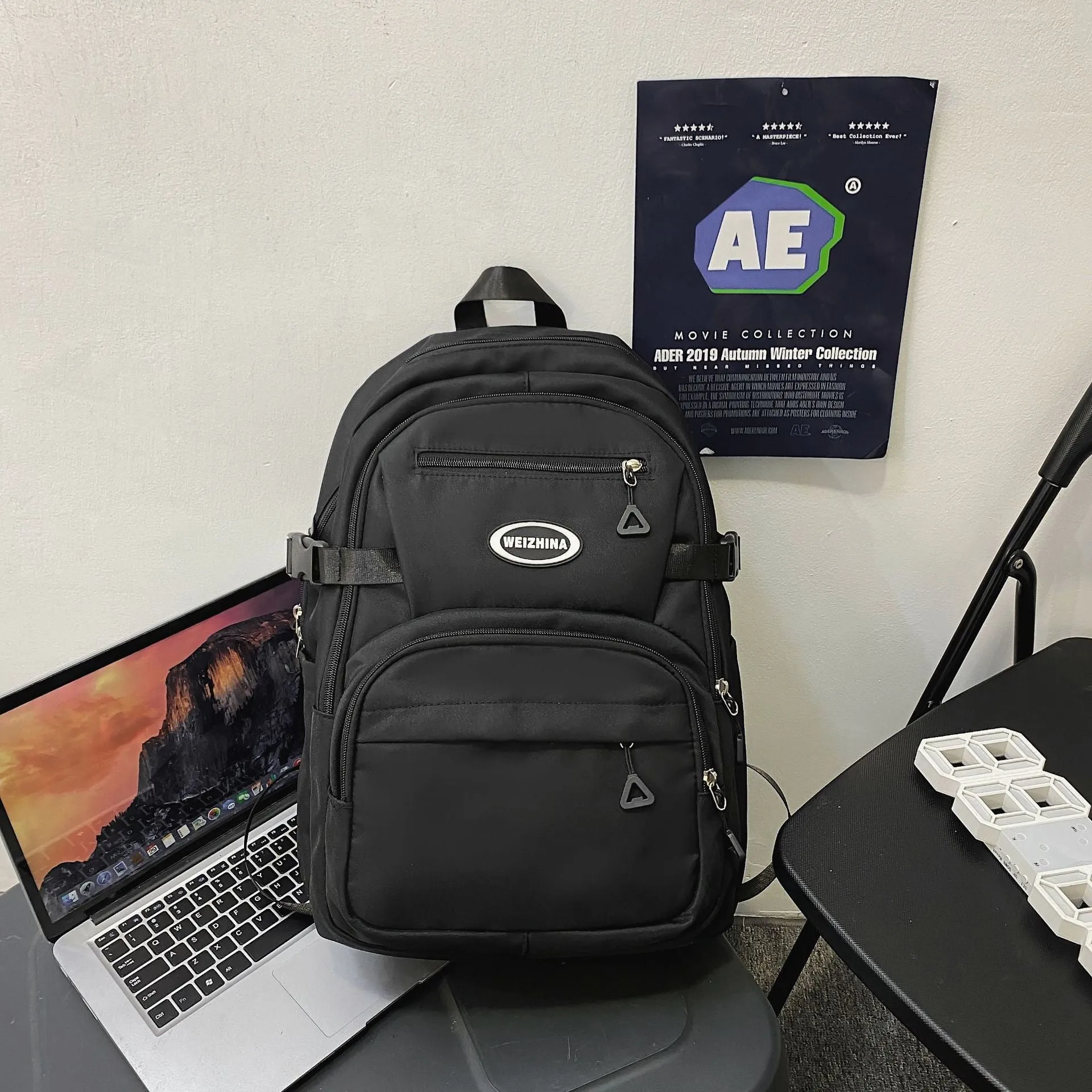 Black Bacpacks 4K13