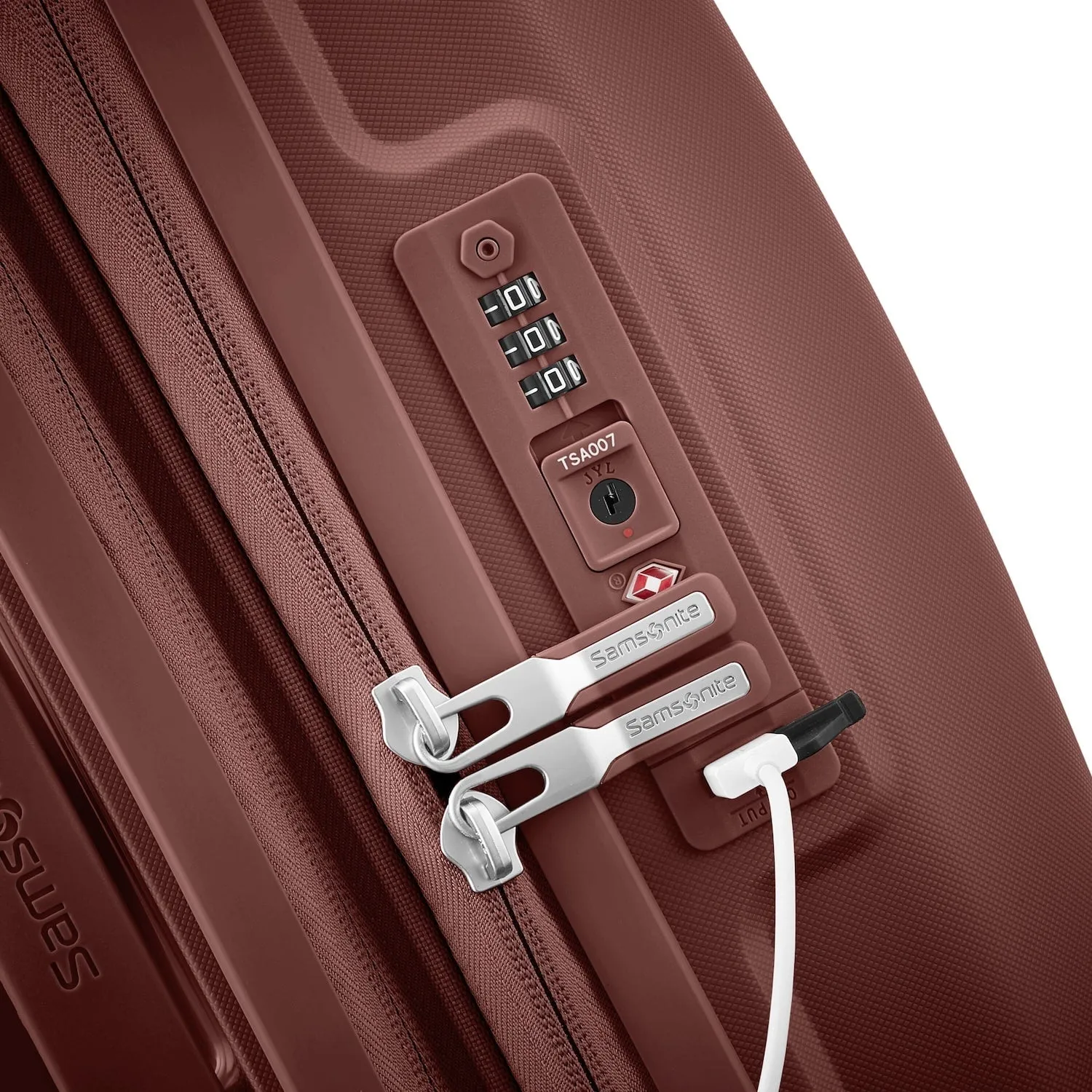 Outline Pro Spinner Carry-On