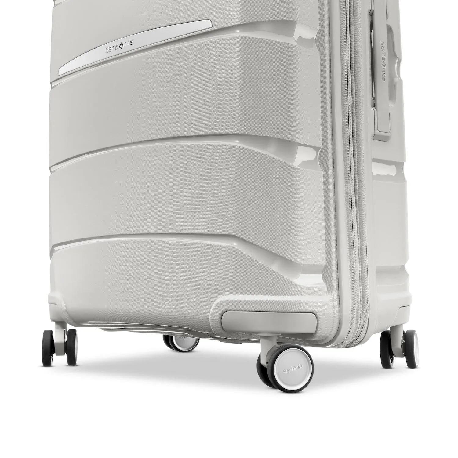 Outline Pro Spinner Carry-On