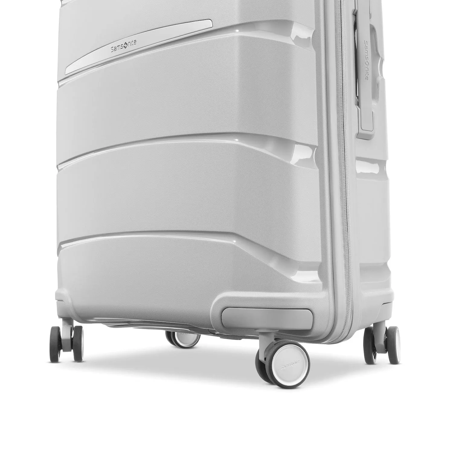 Outline Pro Spinner Carry-On