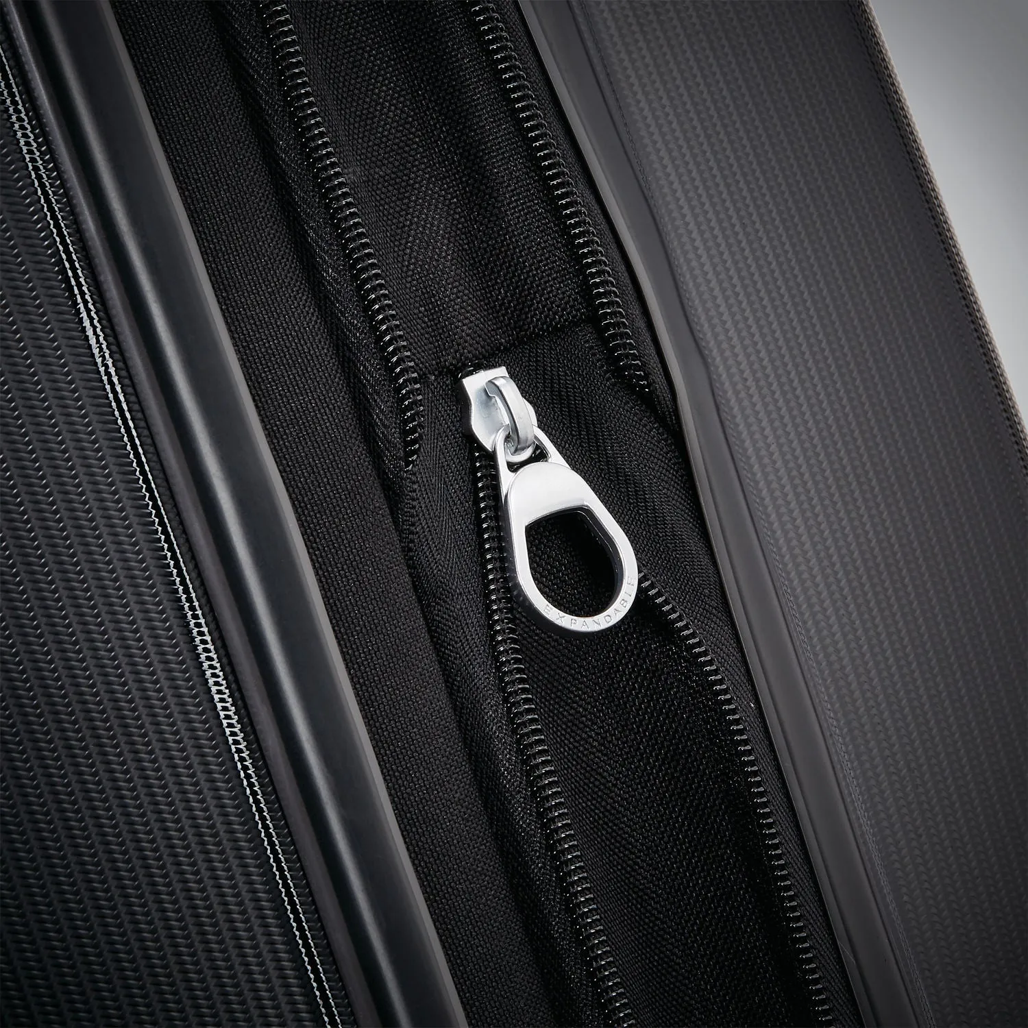Samsonite Winfield 3 DLX 20" Spinner