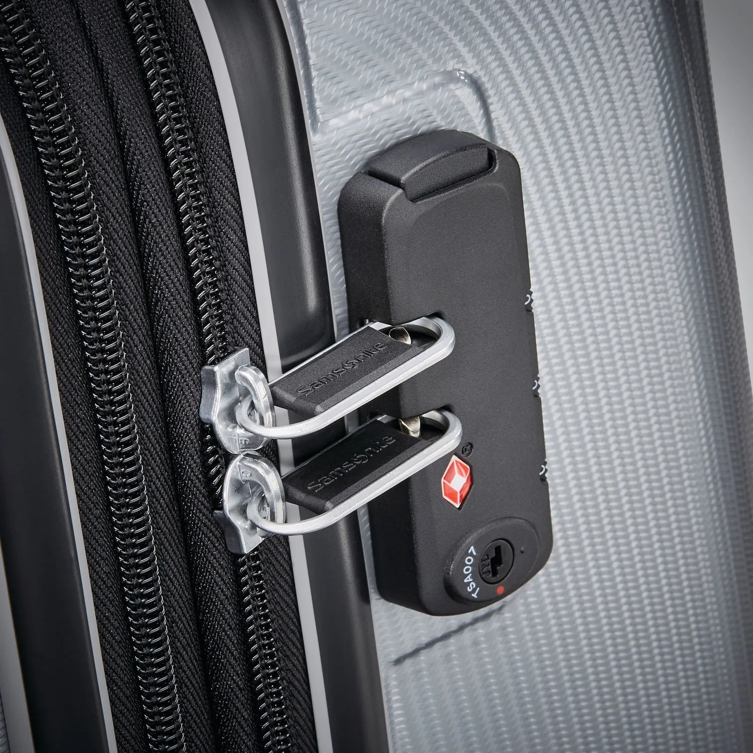 Samsonite Winfield 3 DLX 20" Spinner
