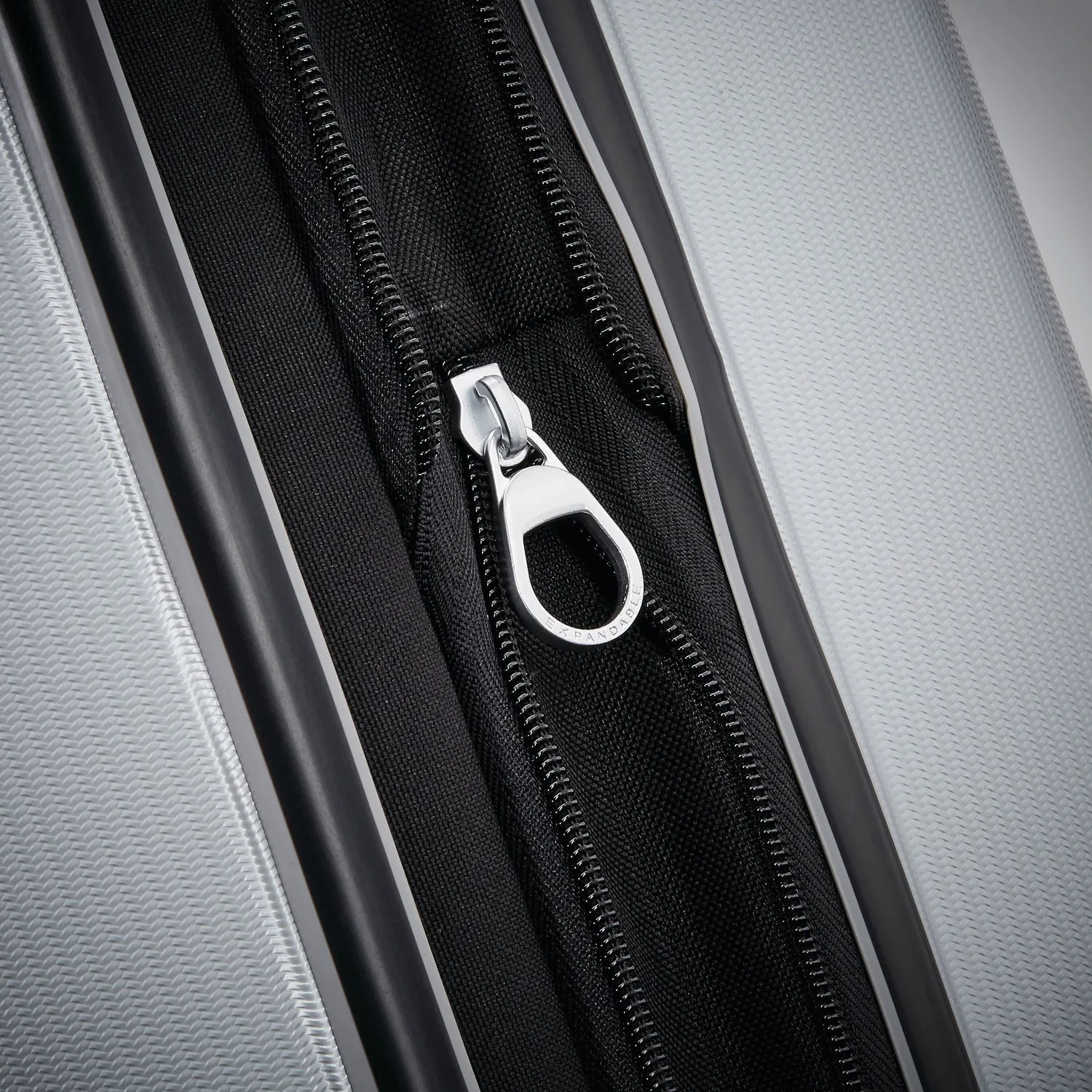 Samsonite Winfield 3 DLX 20" Spinner