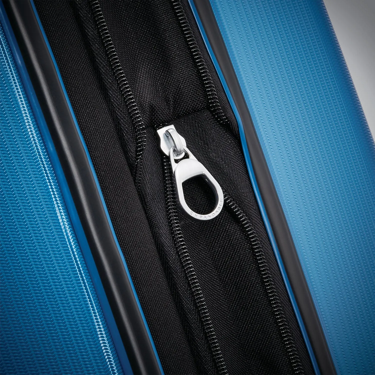 Samsonite Winfield 3 DLX 20" Spinner